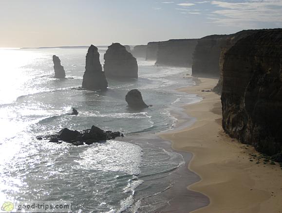 Twelve Apostles with crashed one in 2005