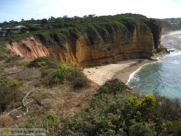 High cliffs near Split Point Lighthouse
