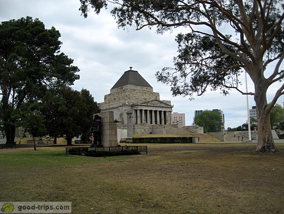 Statue near Shrine of Remembrance