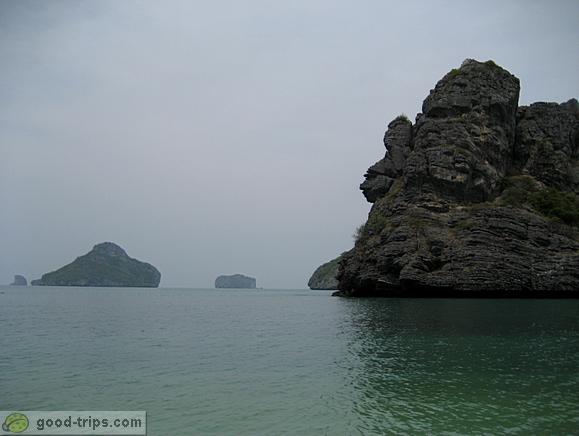 Islands and small island near Ko Sam Sao