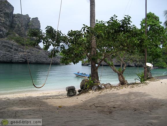 Ko Sam Sao beach and swing for fun