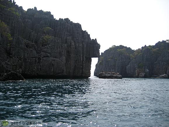 Sailing between islands in Ang Thong National Marine Park