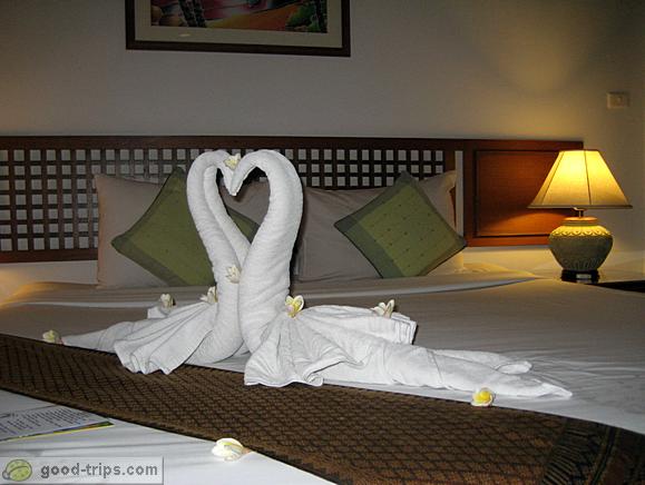 Towels like two swans