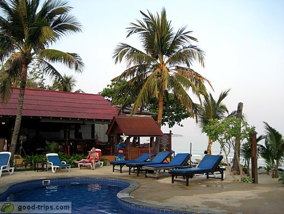 View of the restaurant and pool