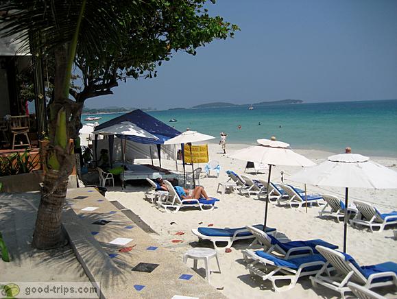 Beach beds and Thai Massage at Seascape Beach Resort