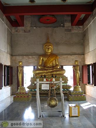 Inside Wat Khunaram temple