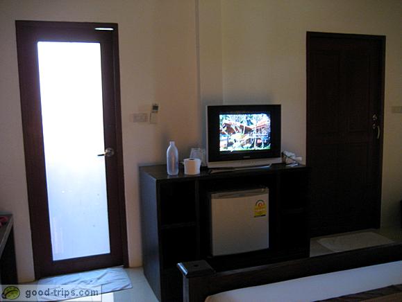 Bungalow <br> Main door, bathroom door, TV and mini-bar